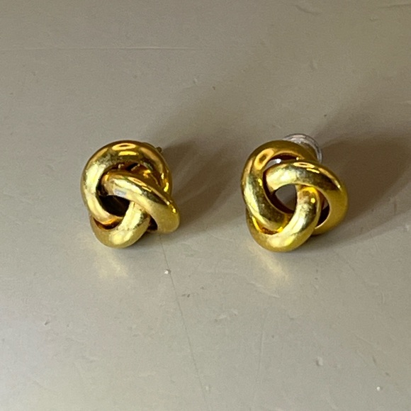 Jewelry - Elegant Gold Knot Earrings